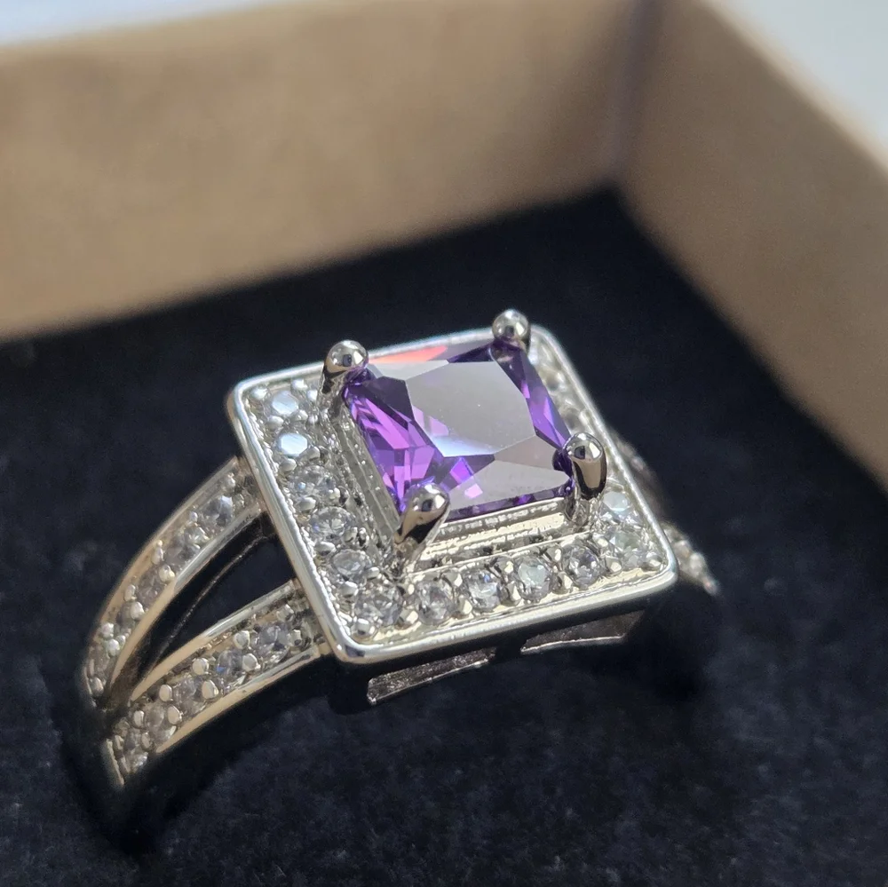 🎀Silver 925 and Purple Faux Gemstone Ring🎀 - Picture 6 of 9
